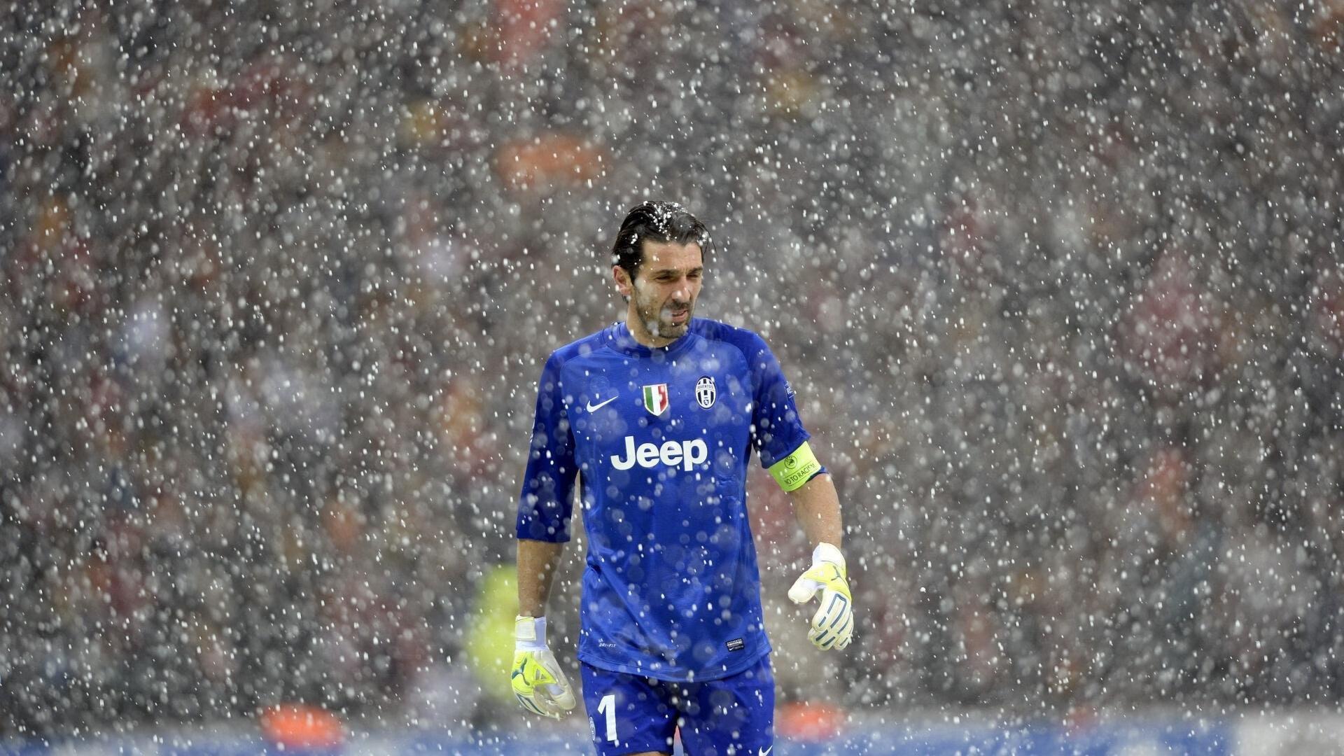 5场9球！38岁梅西杀疯了，任意球打死角 历史第4人 挥拳庆祝