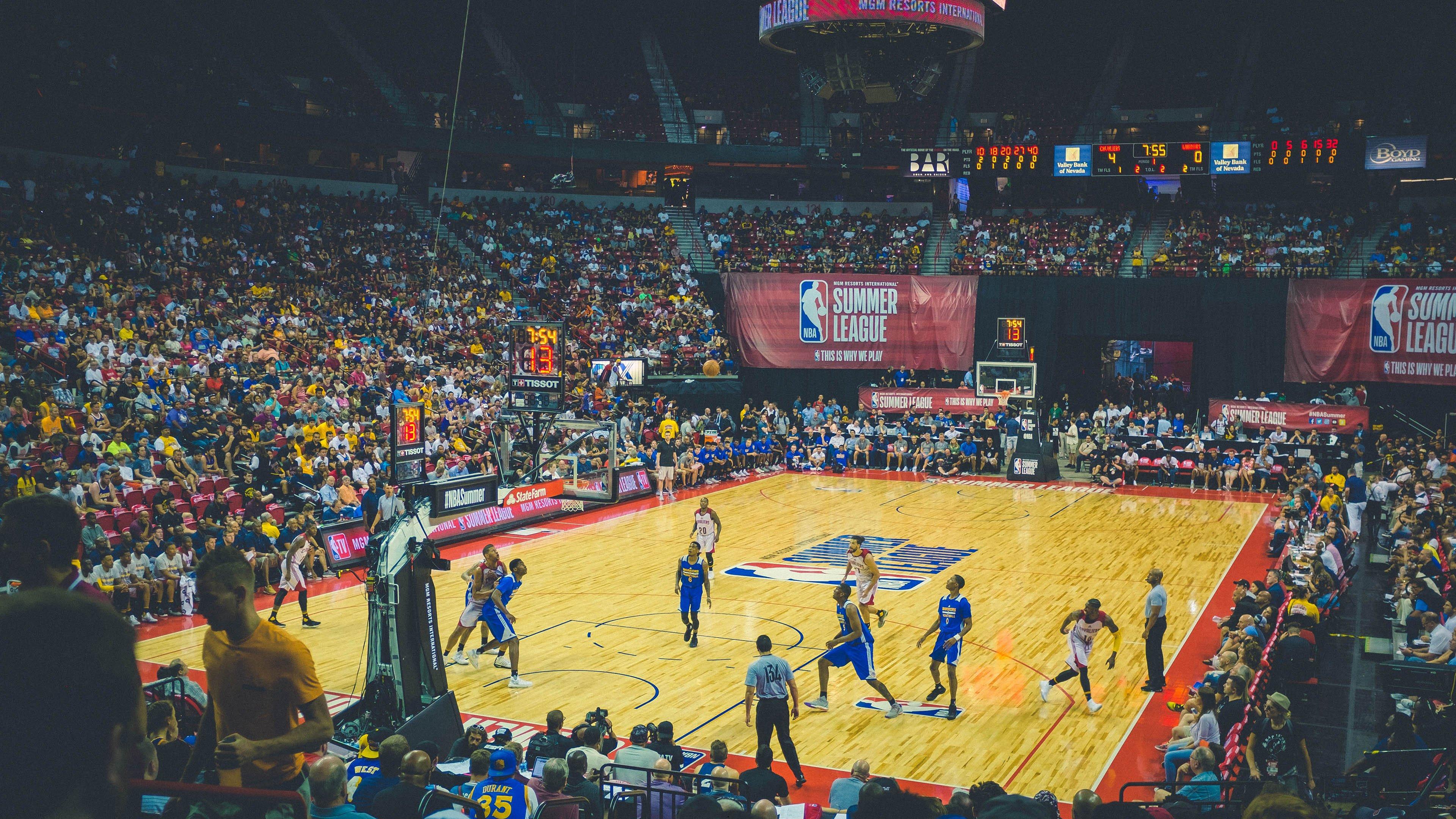 球场奇兵！机智球童闪电发球策动绝平攻势，凯恩临危救主彰显冠军底蕴