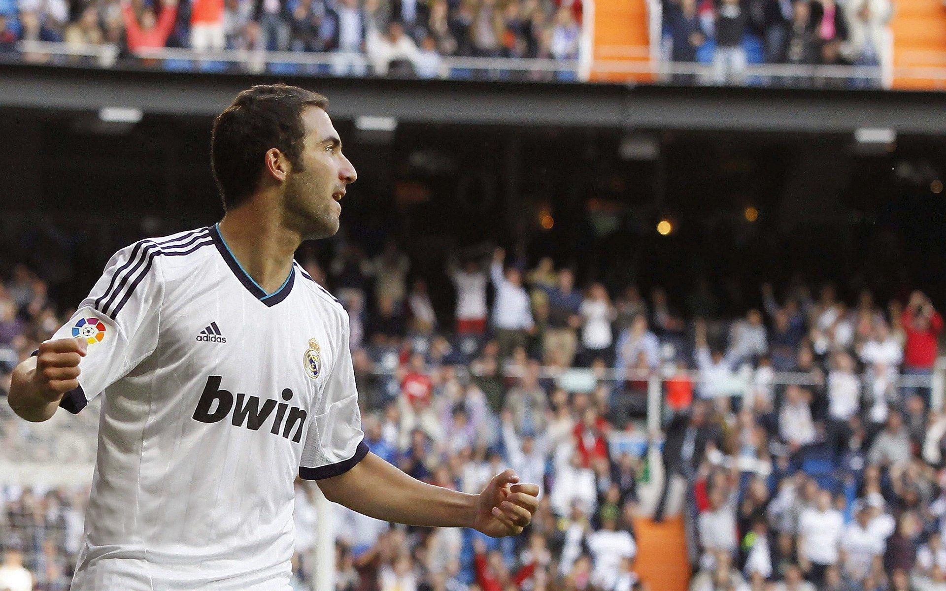 欧联杯激战，基耶萨精准助攻弗拉霍维奇破门，尤文图斯1比1客平南特